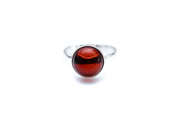 ESSENTIALS Kersenrode Amber Solitaire Ring